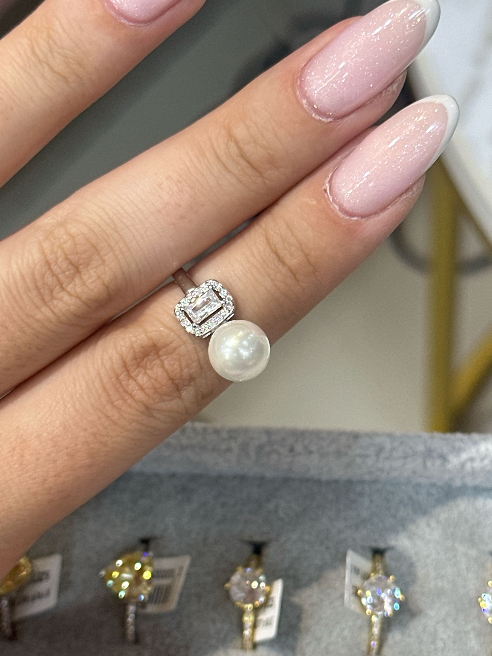 кольцо жемчуг р17