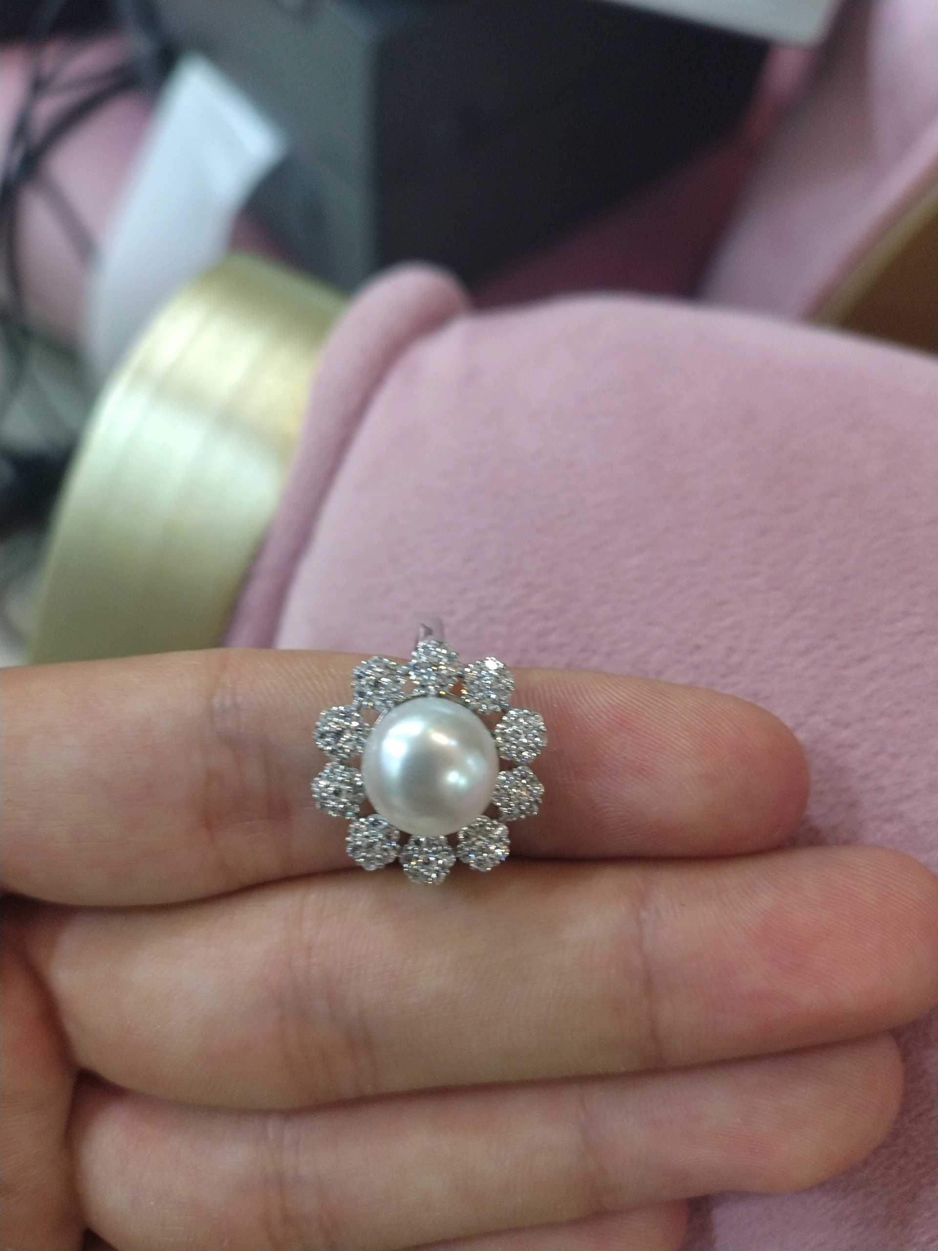 Кольцо с жемчугом р18