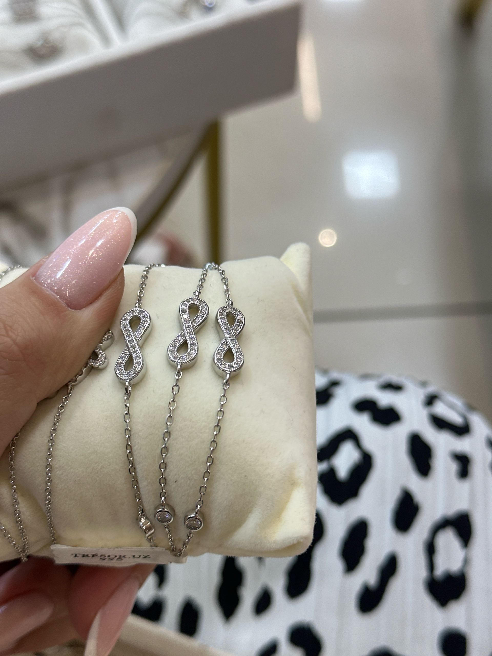 браслет бесконечности