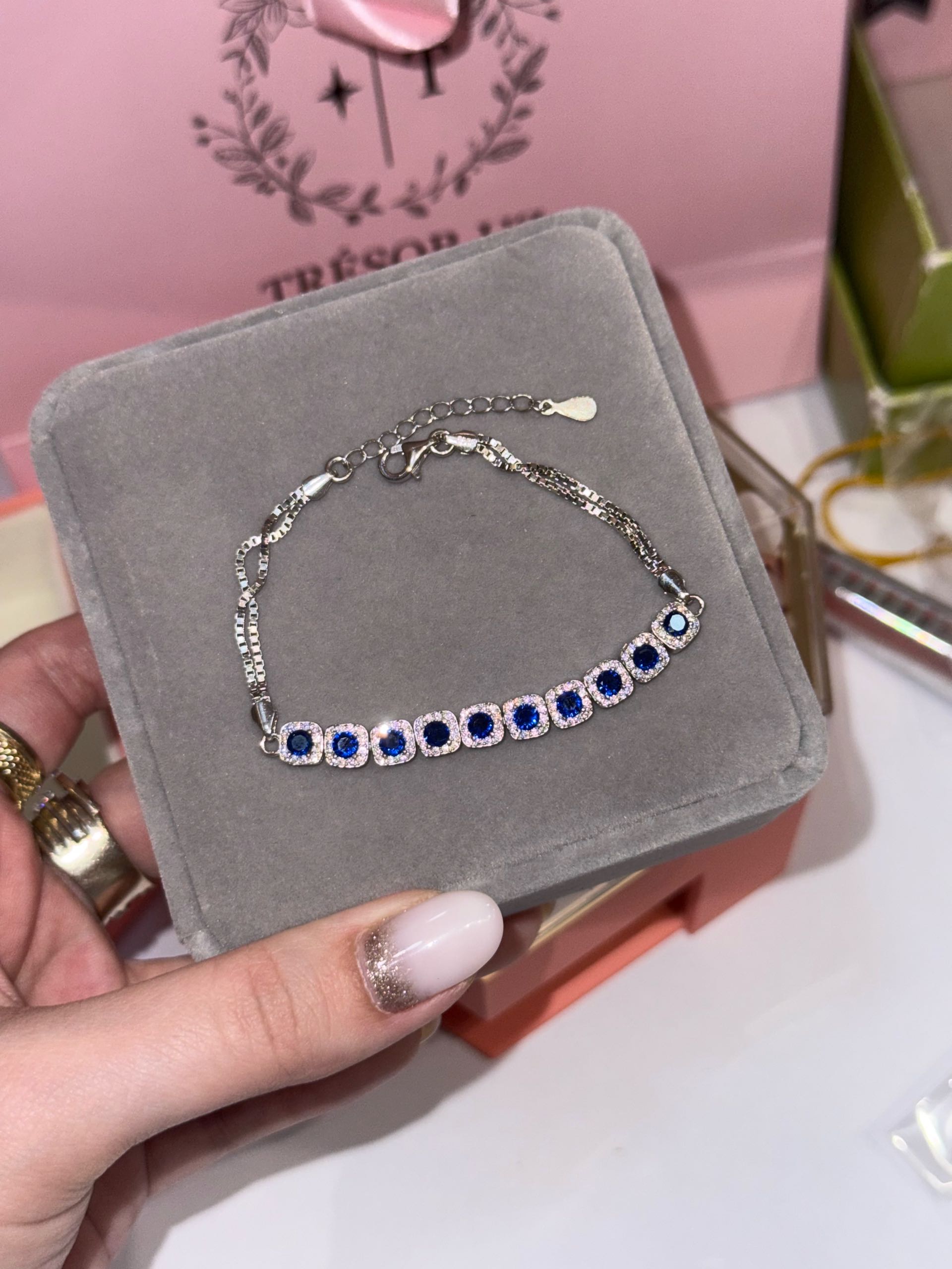 браслет синий квадрат