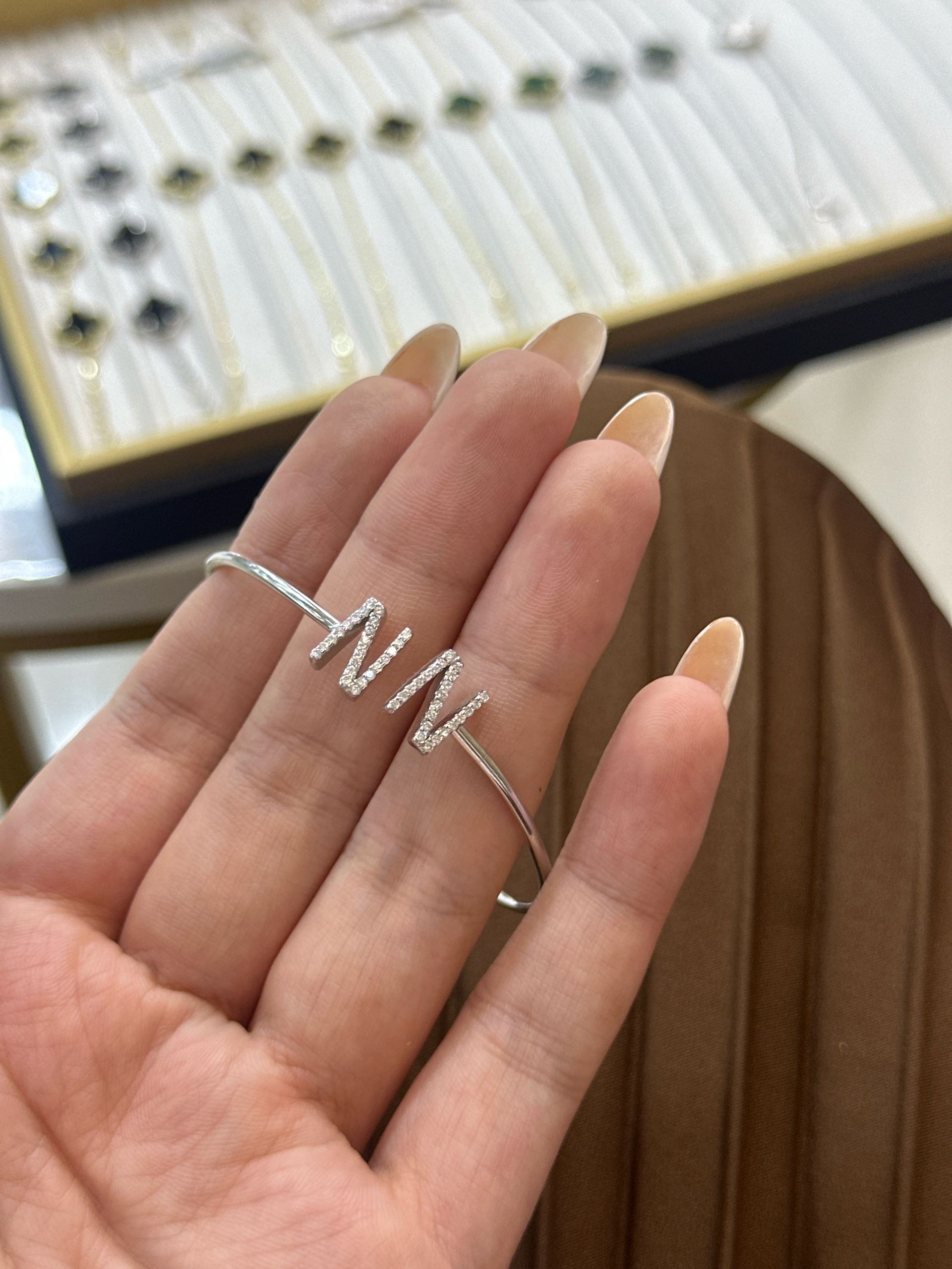 браслет жесткий буква N 430