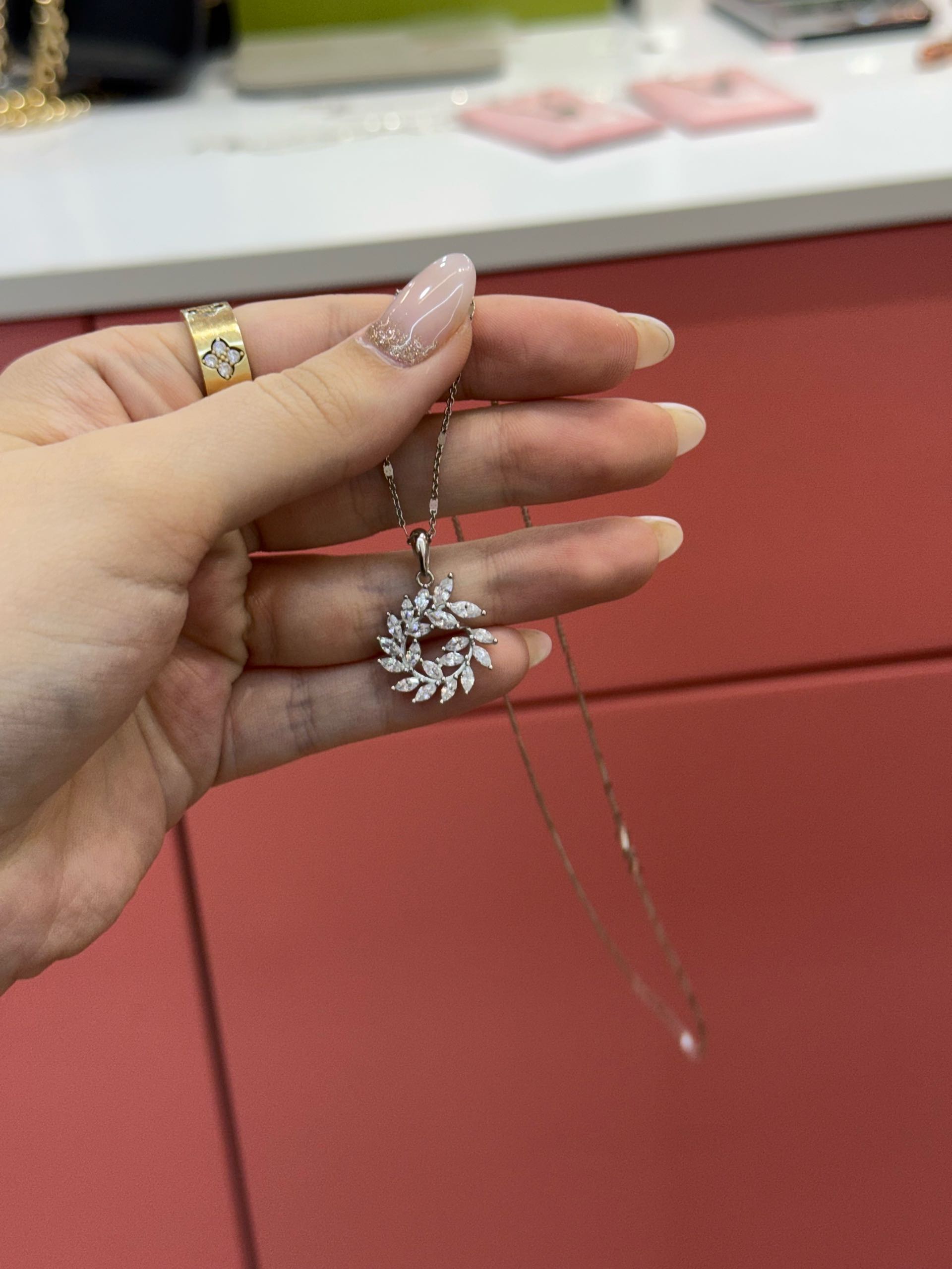 подвеска листья