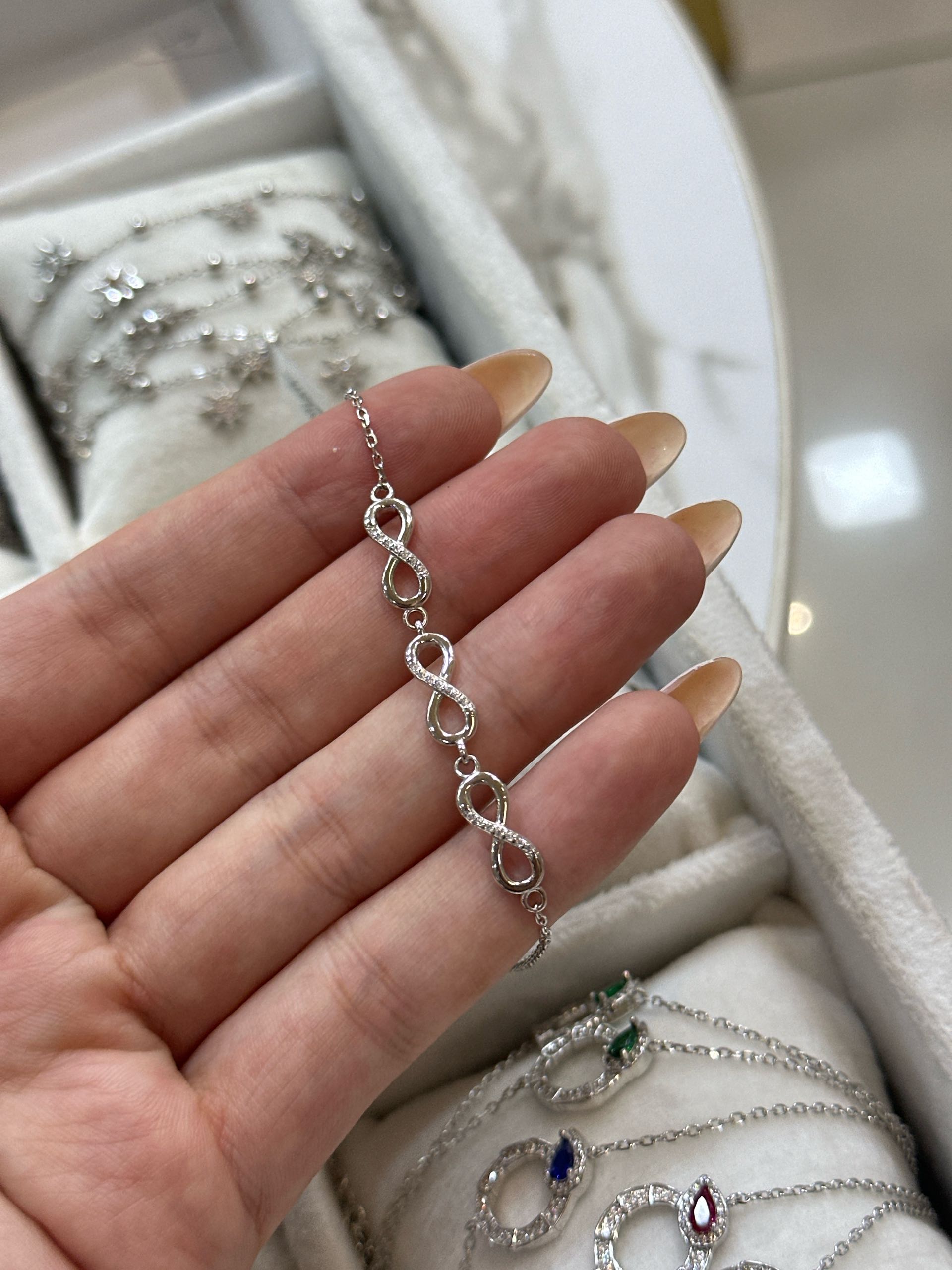 браслет бесконечности