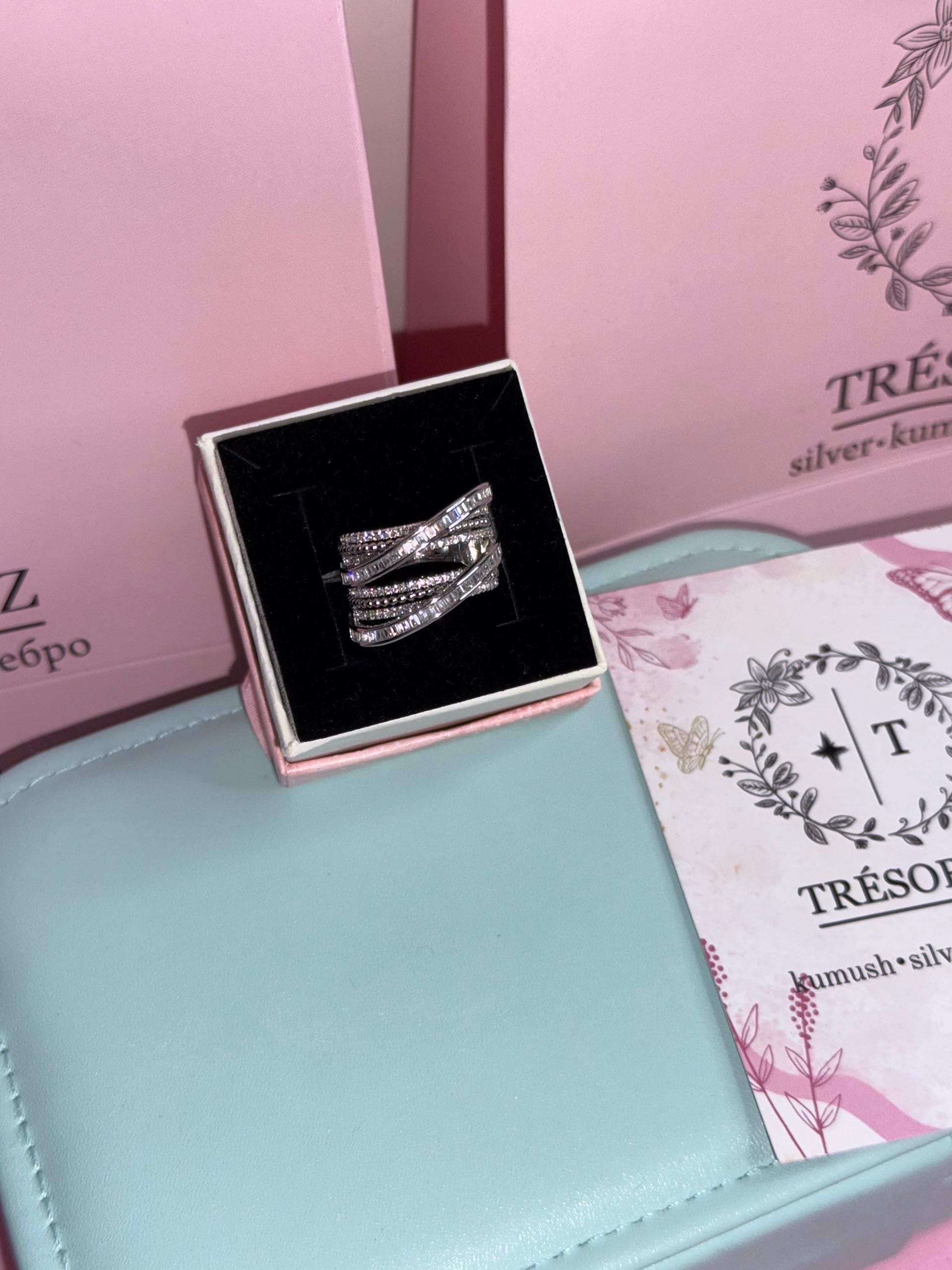 кольцо к437 массивное / 17