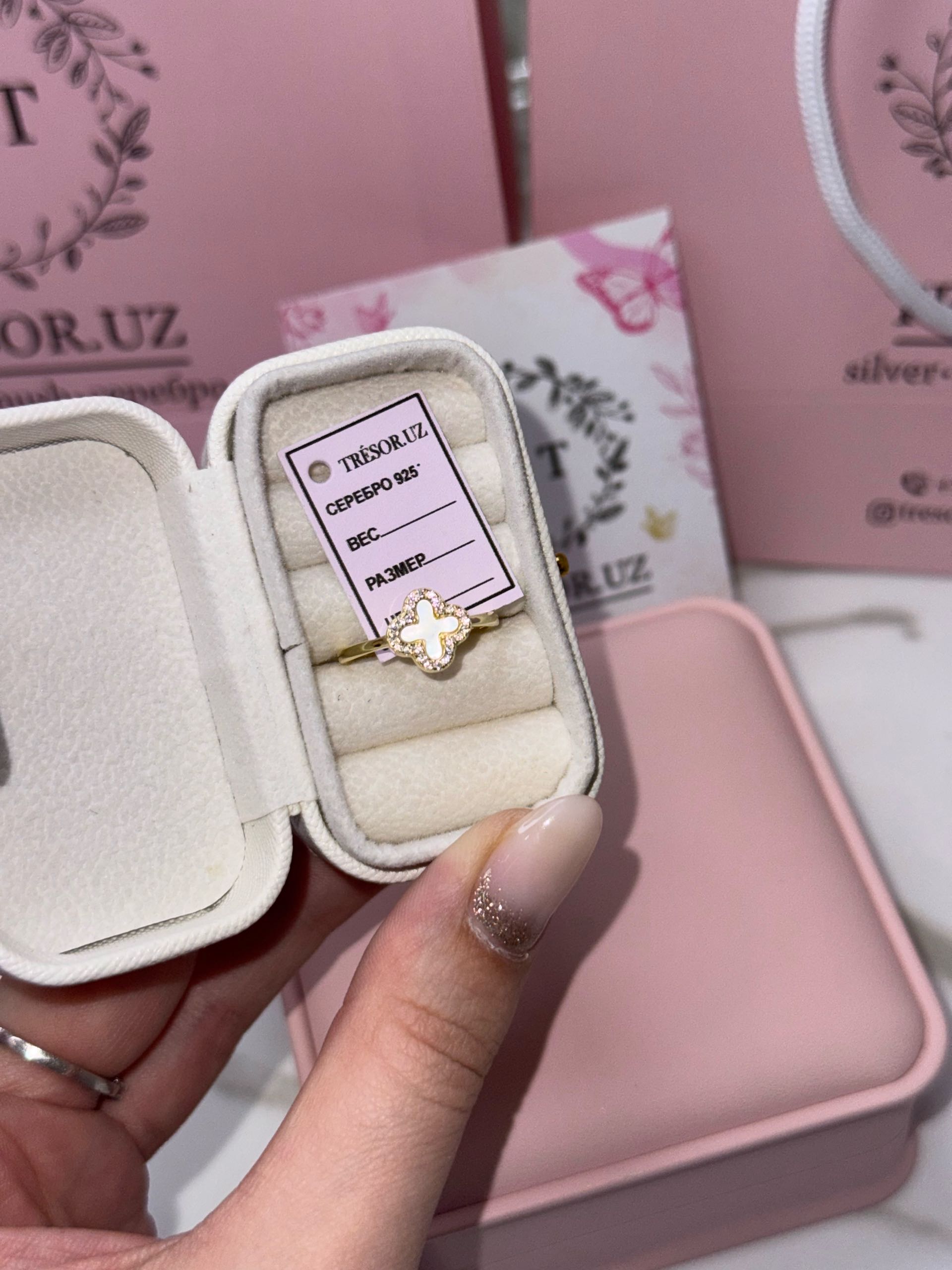 кольцо ванклиф белый золотой / 17