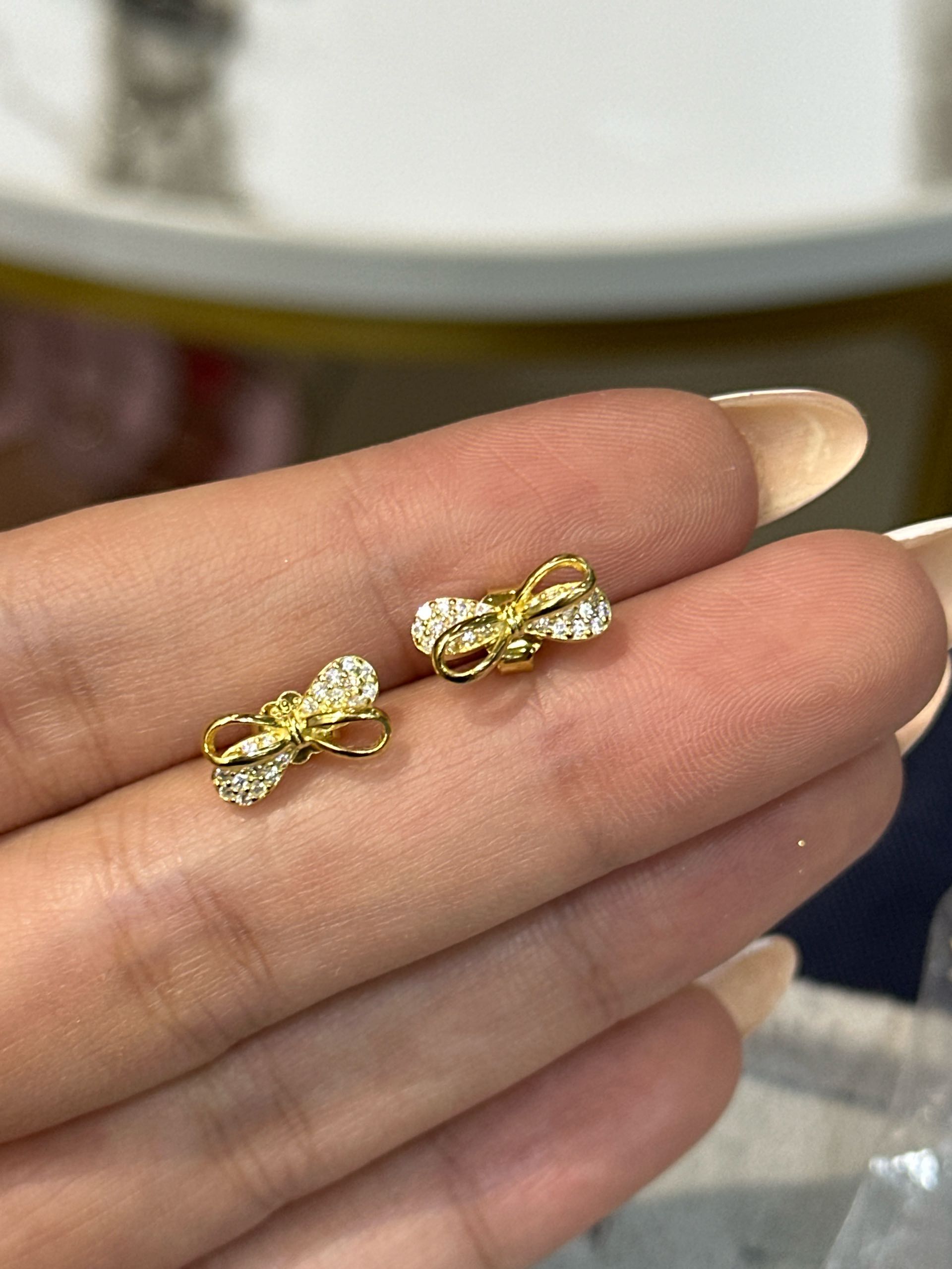 Зире гвзд бантик золотой