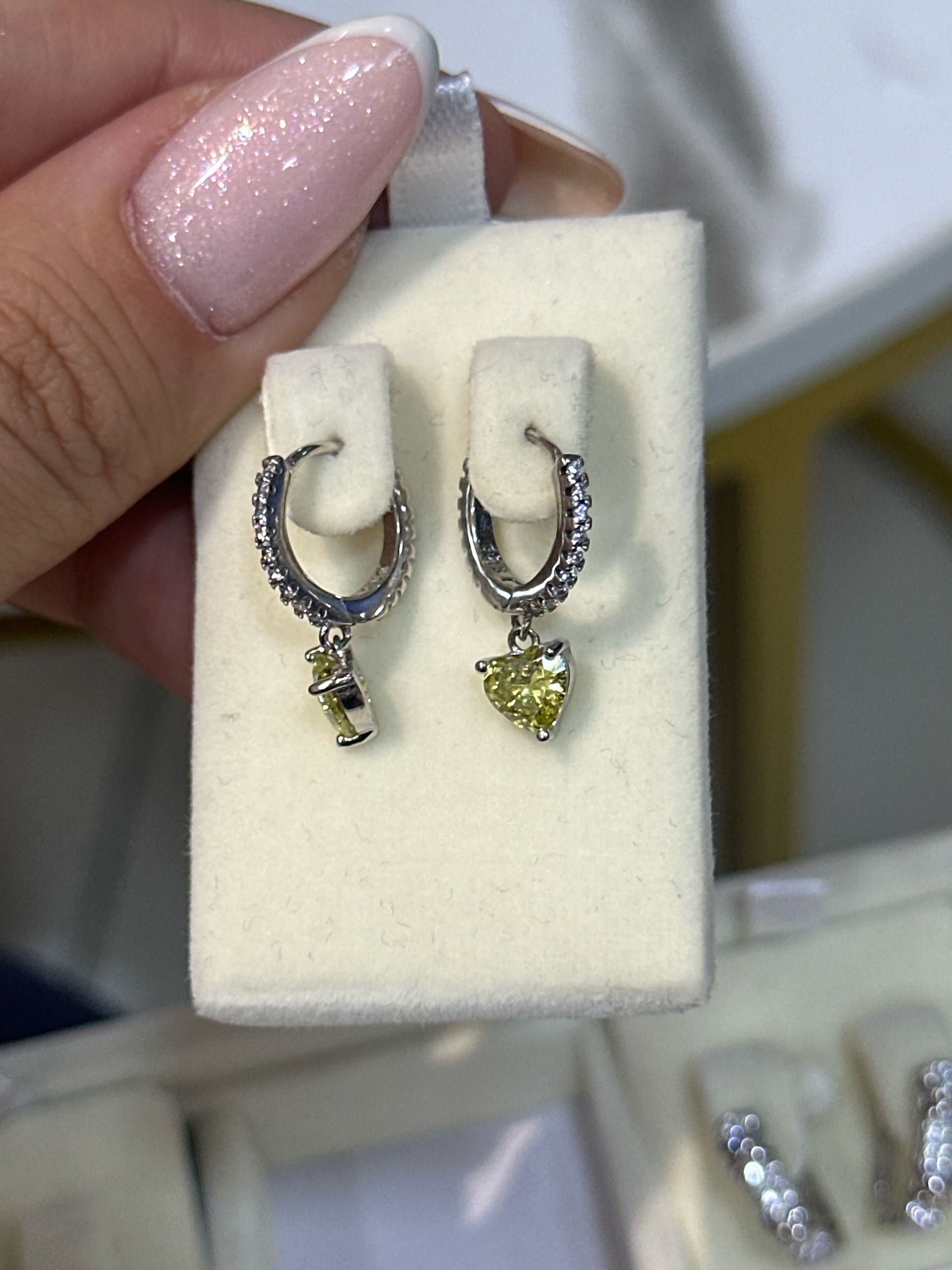 зире желтый сердечко