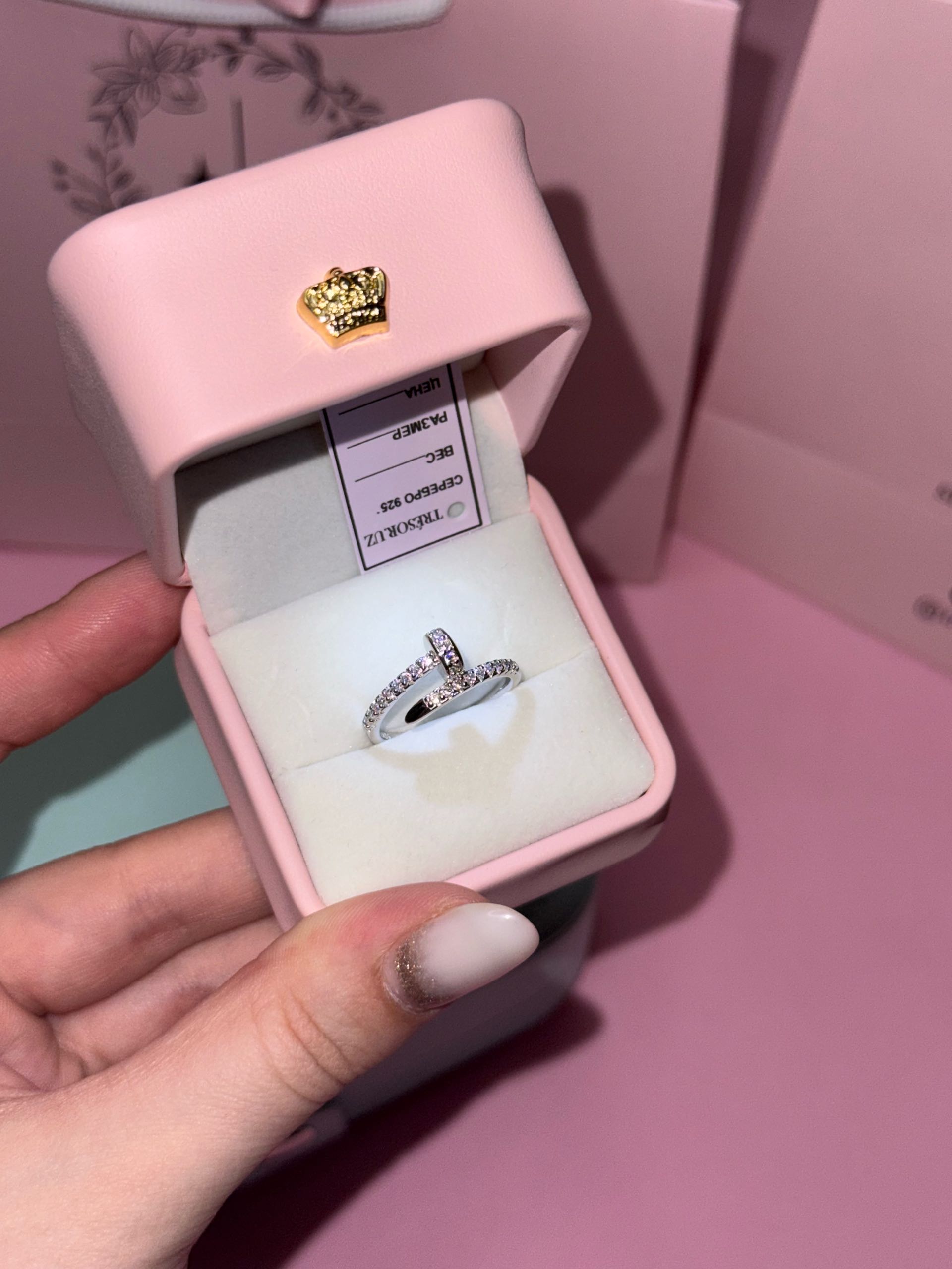 кольцо гвоздик / 18