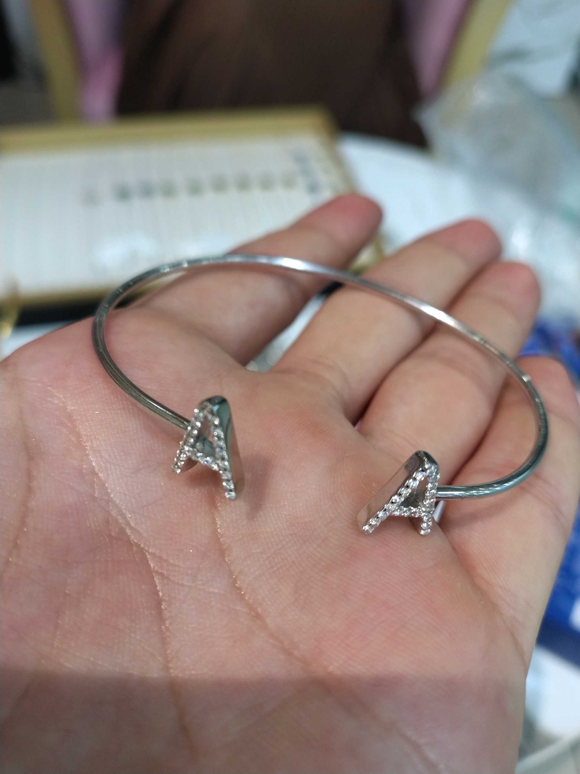 Браслет жёсткий буква А 430