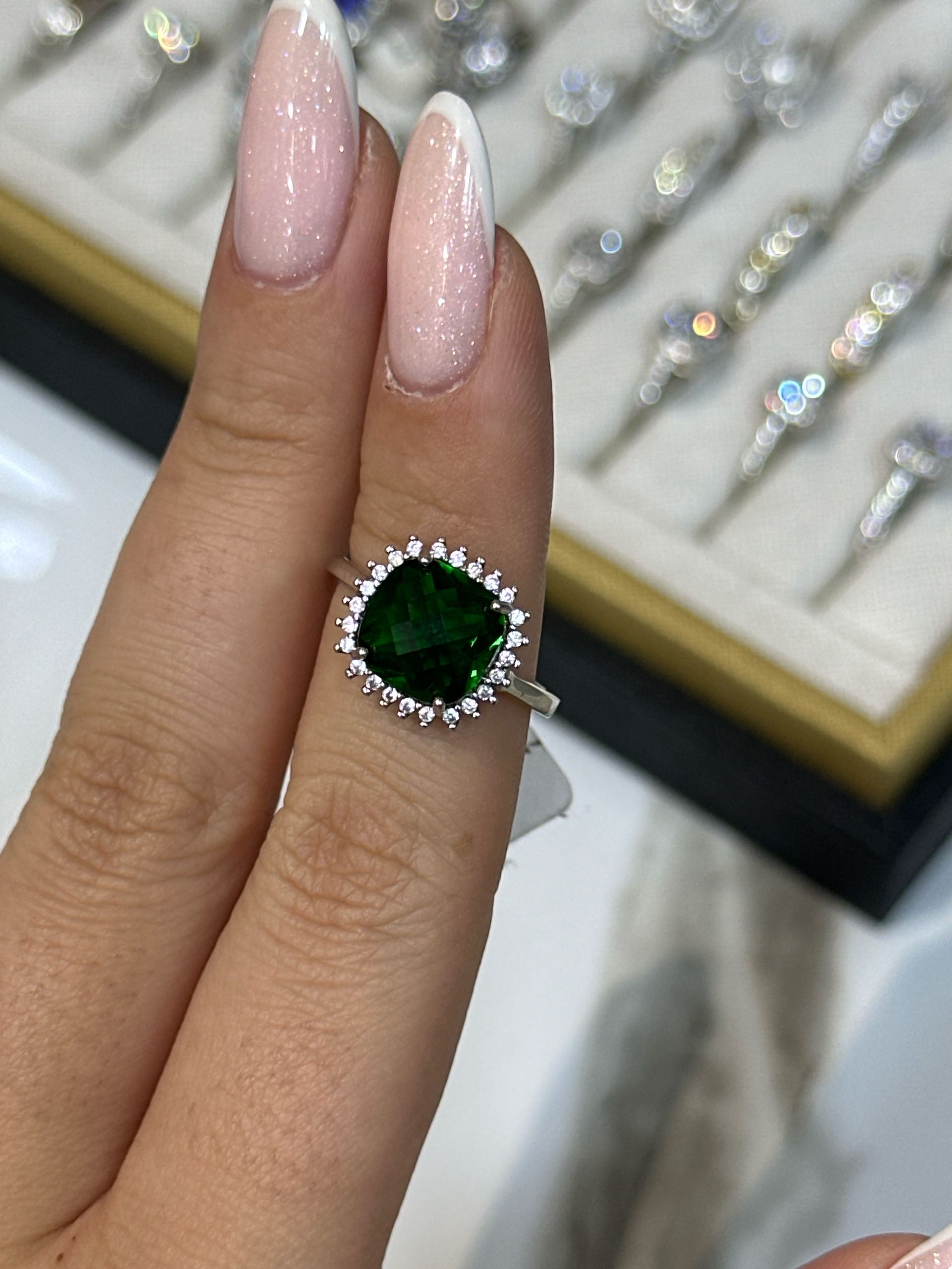 кольцо изумруд р18