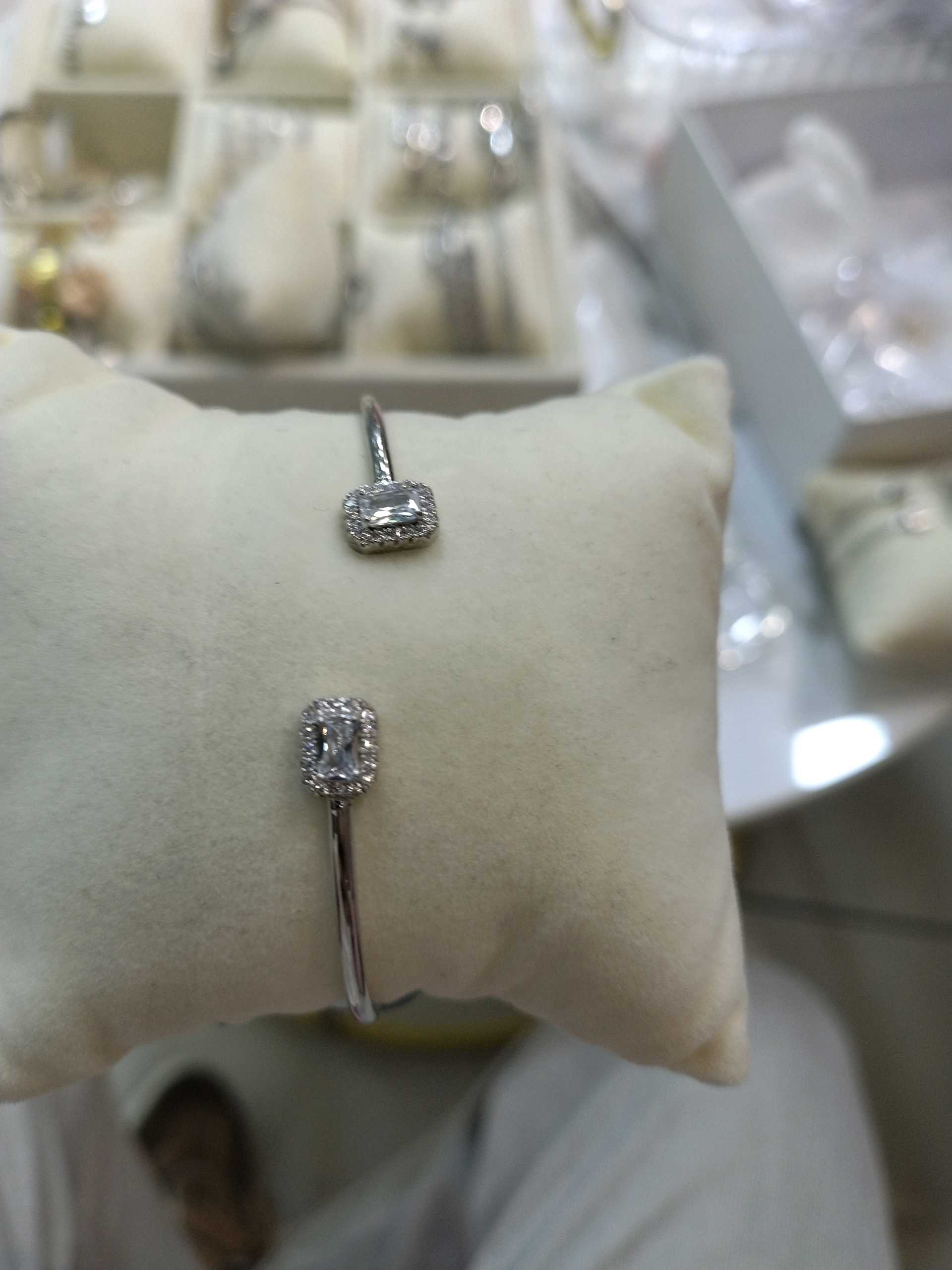 Жёсткий браслет