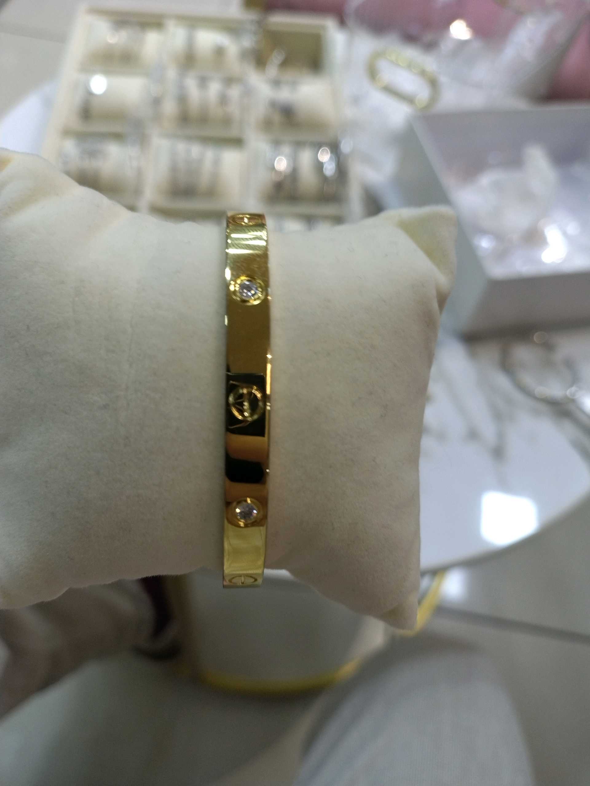 Жёсткий браслет