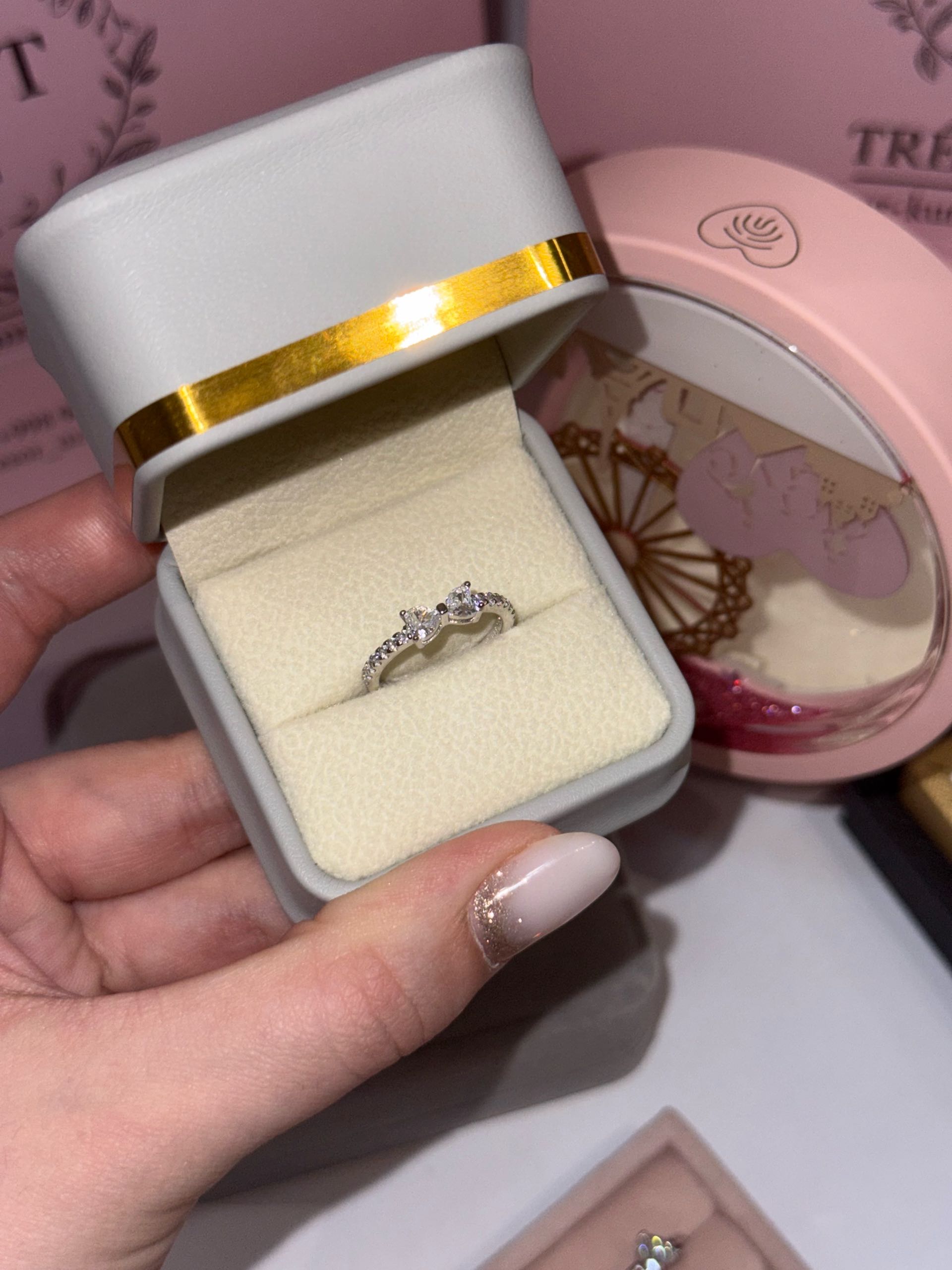 кольцо к1007 р16,5 белое бантик