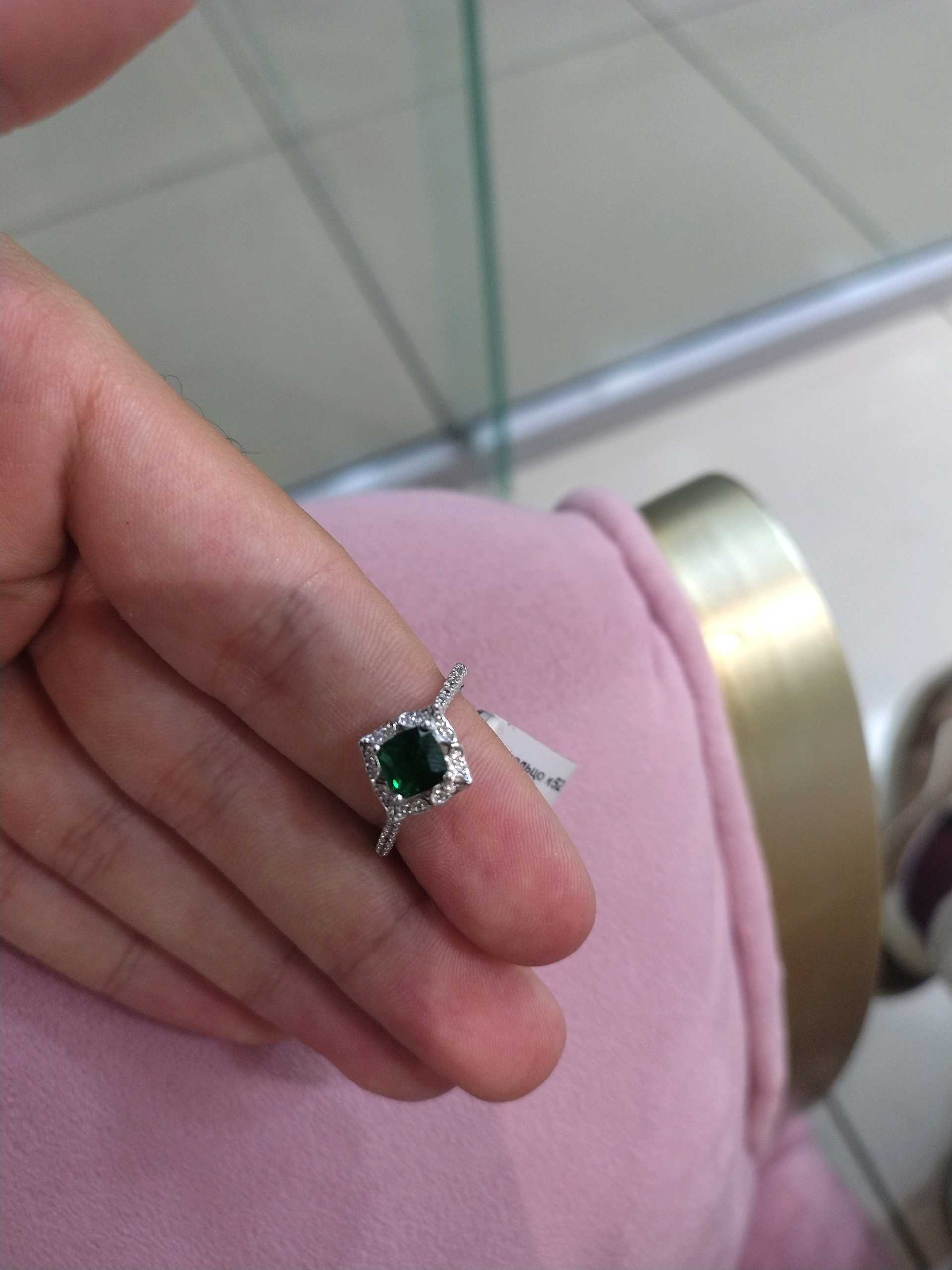 Кольцо изумрудный к18