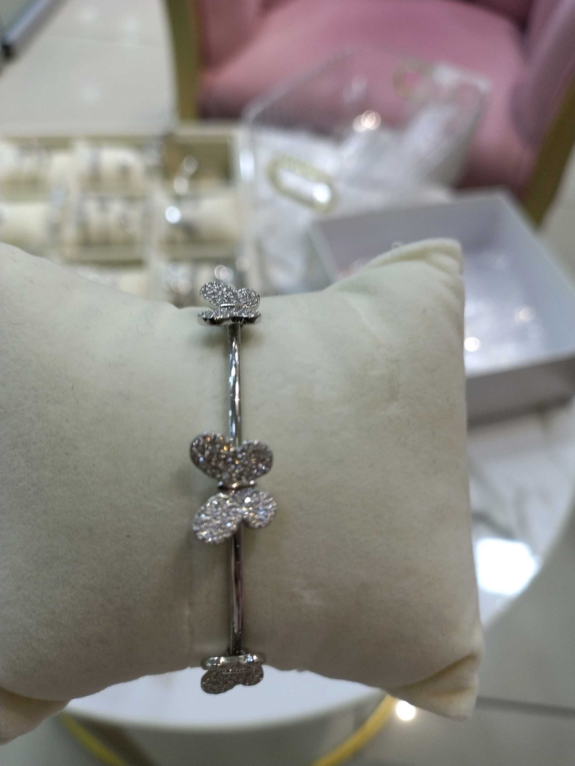 Жёсткий браслет