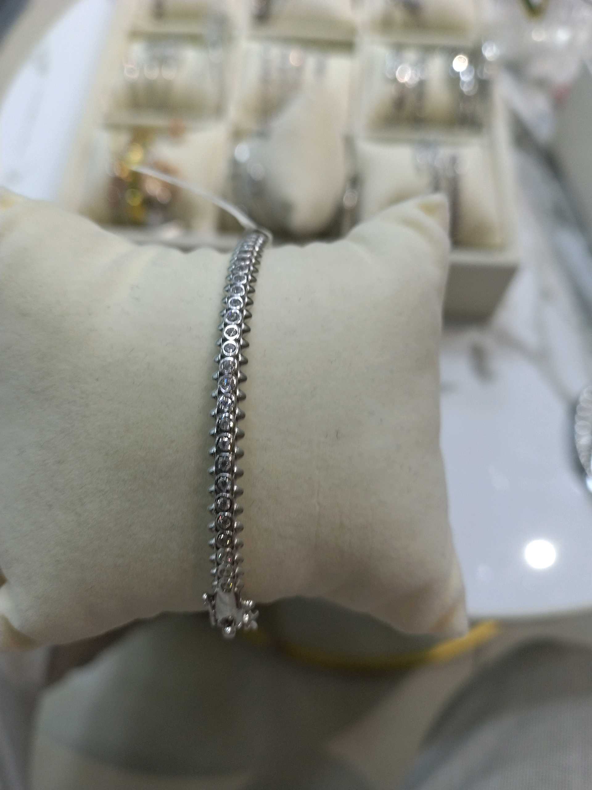 Жёсткий браслет