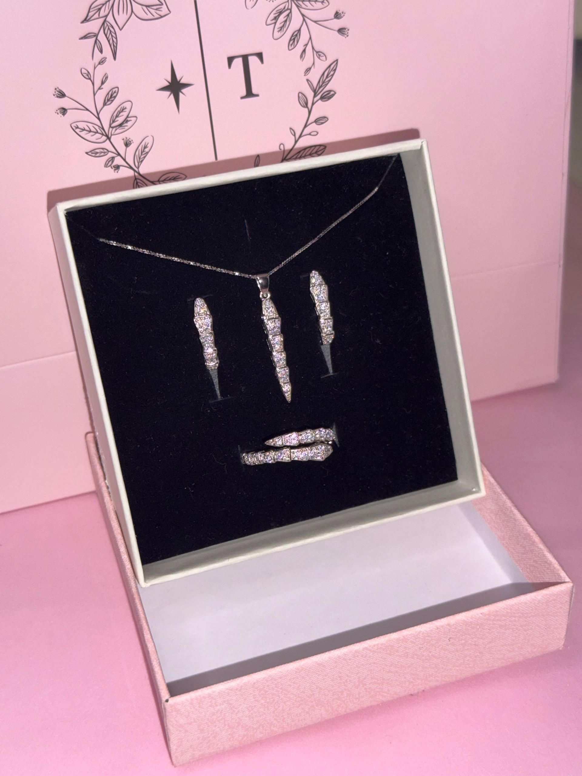 набор булгари змейка с камушками / 16,5