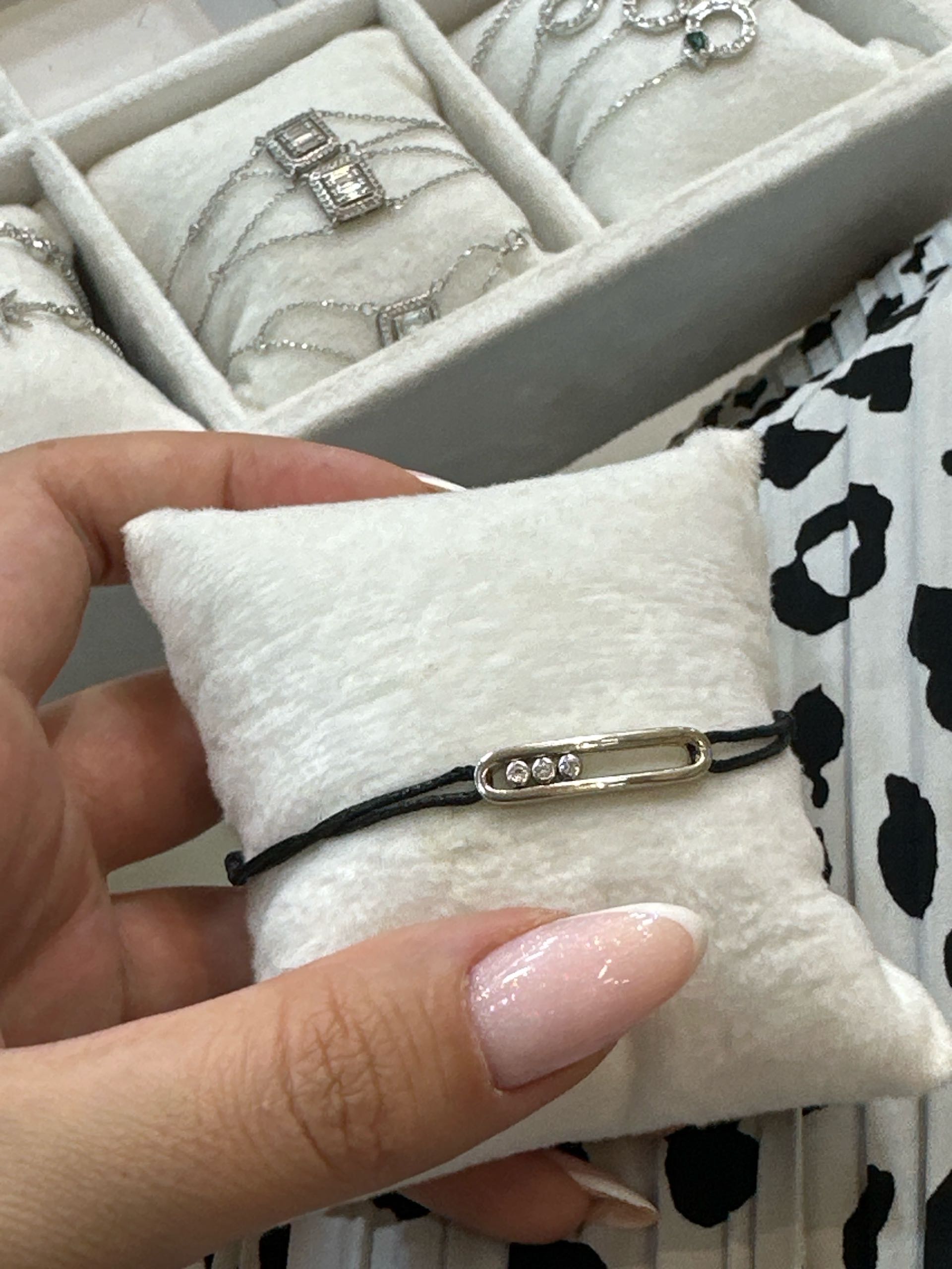 браслет мессика нитка черный без камней