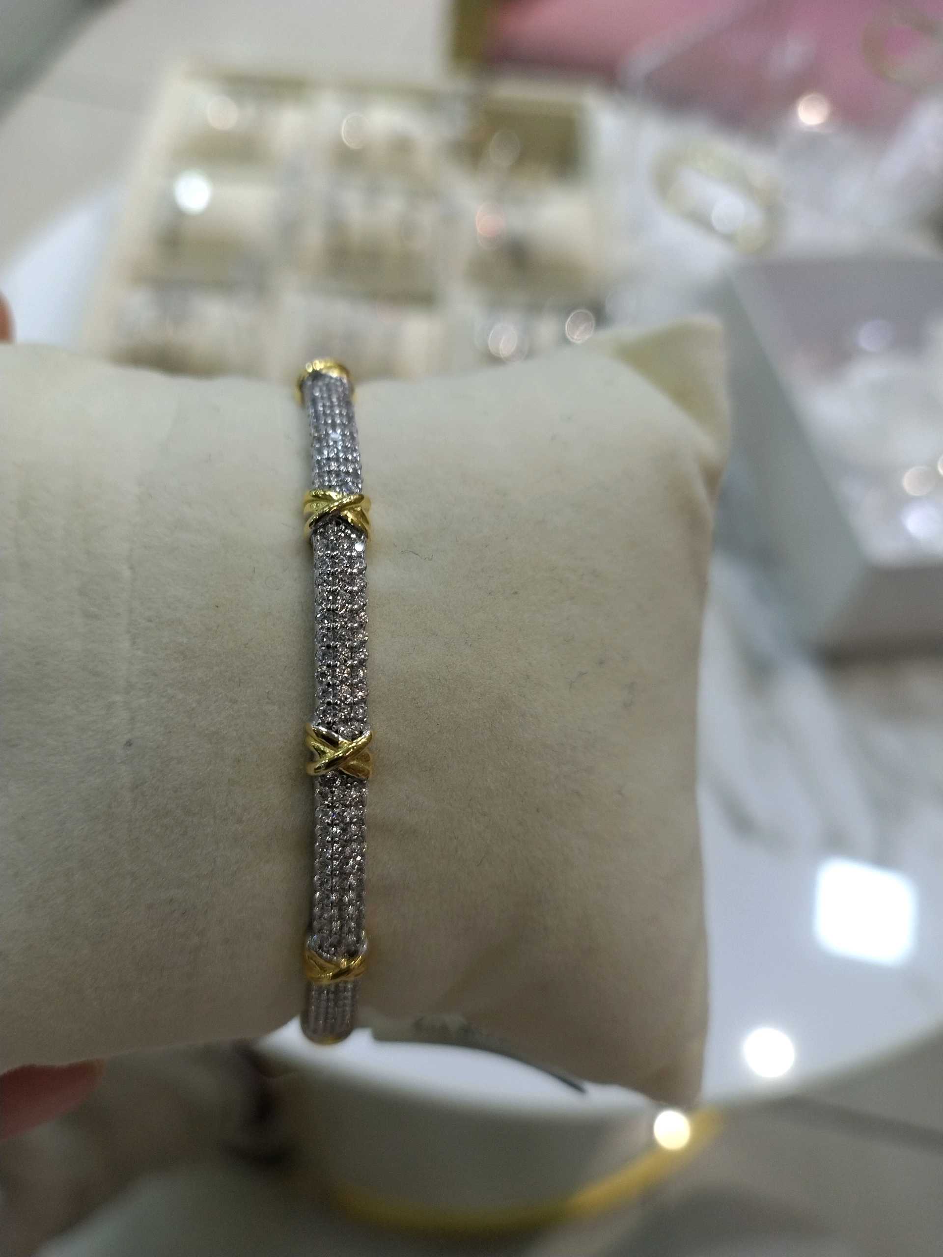 Жёсткий браслет