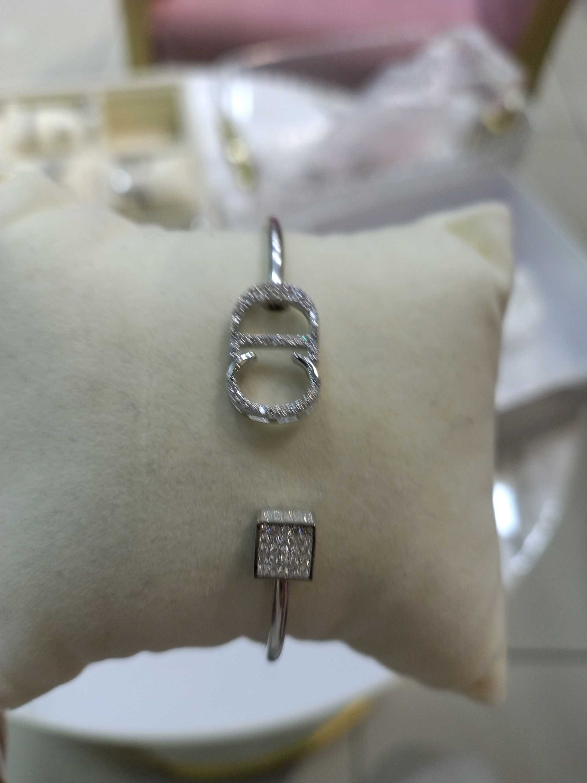 Жёсткий браслет