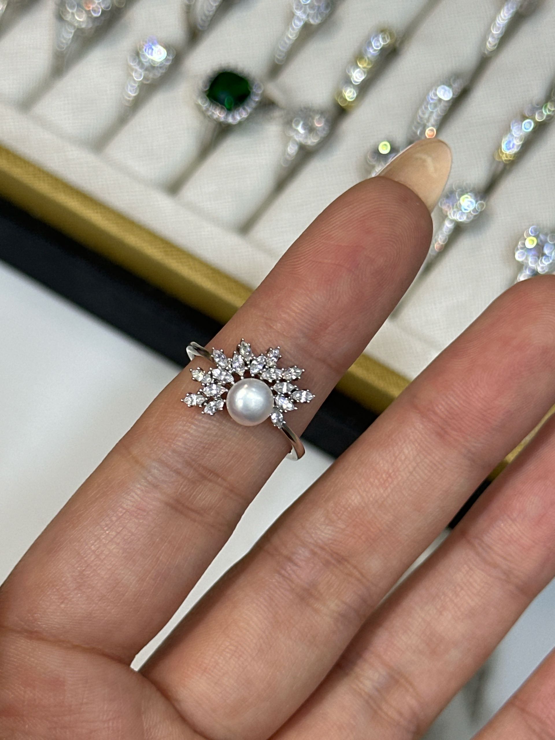 кольцо жемчуг р18