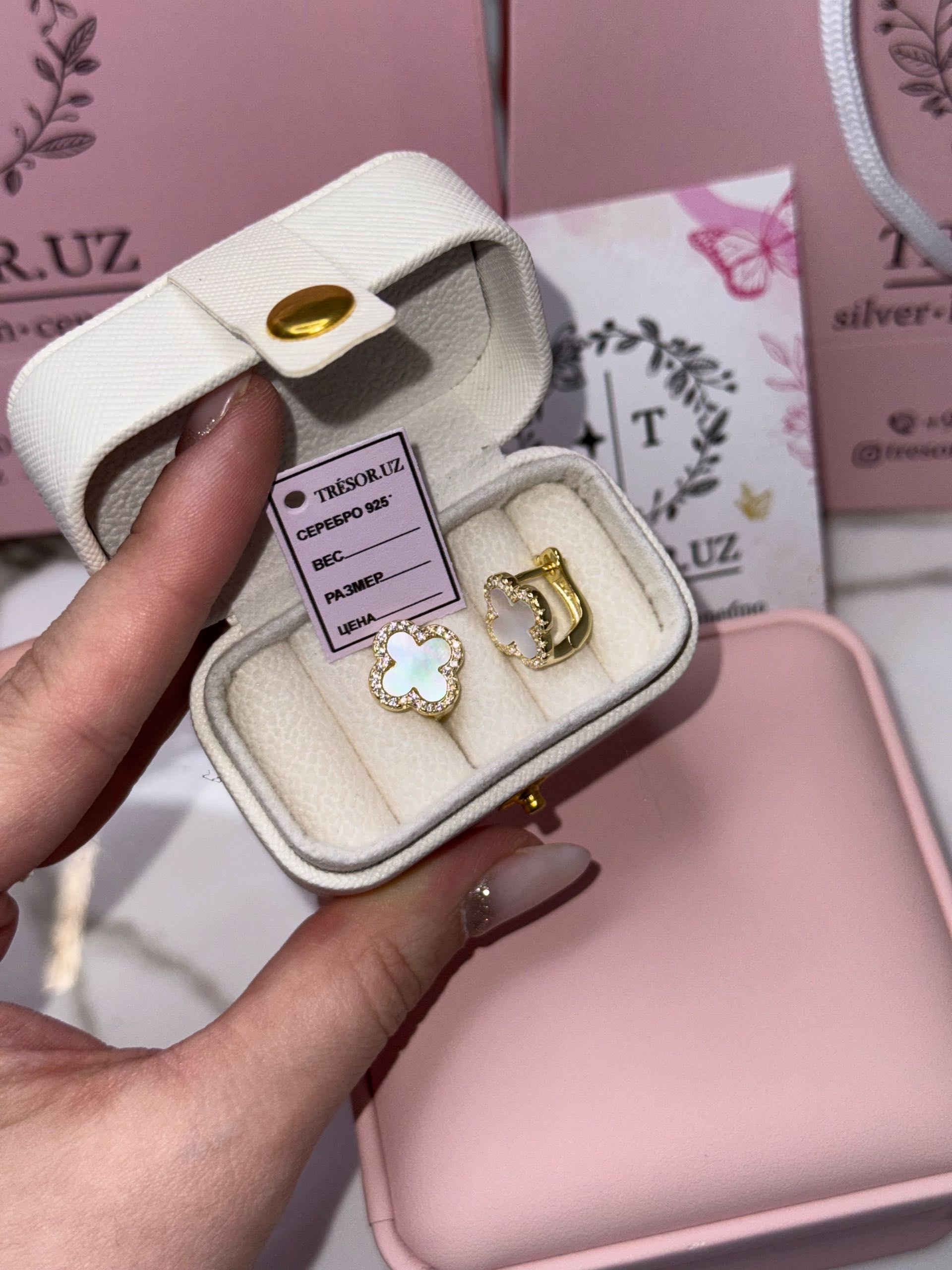 серьги ванклиф золотые с белым