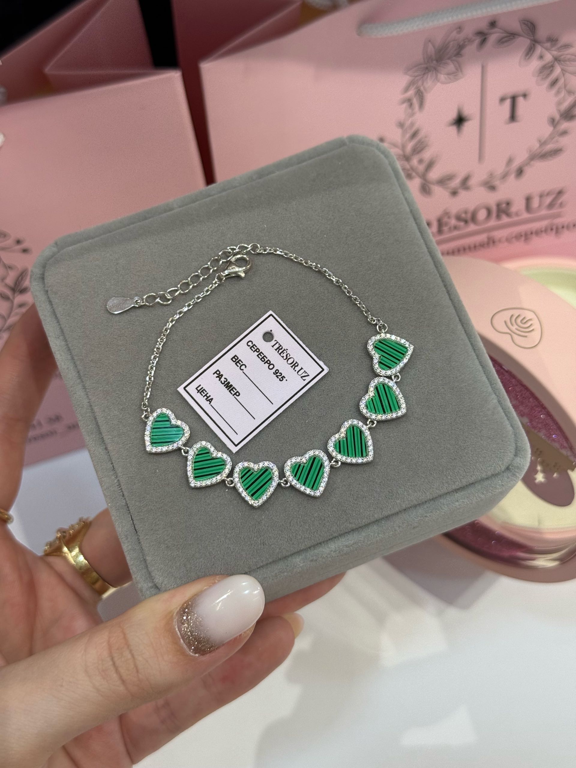 браслет с зеленым малахитом сердечки