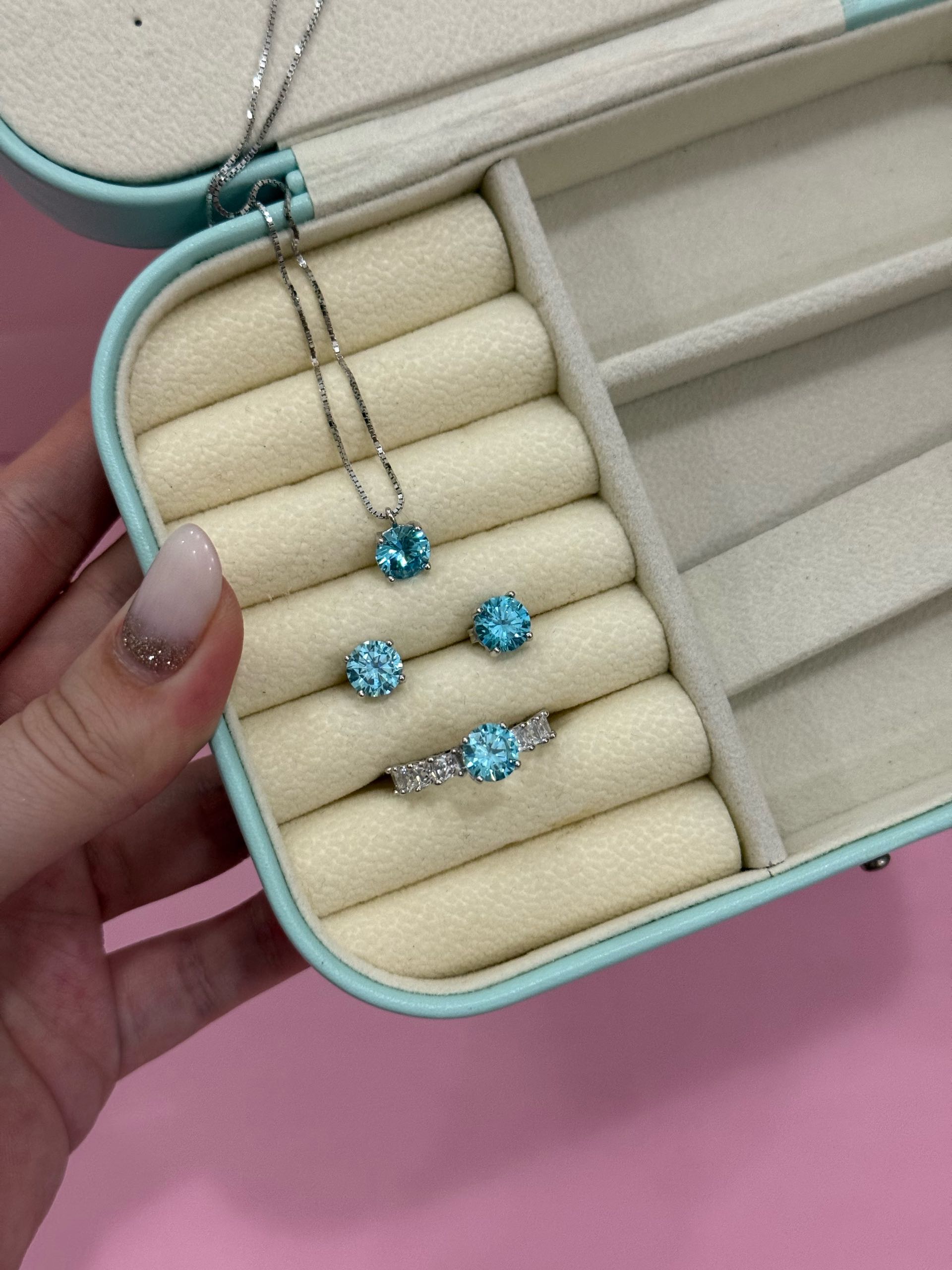 комплект на гвоздиках голубое / 17