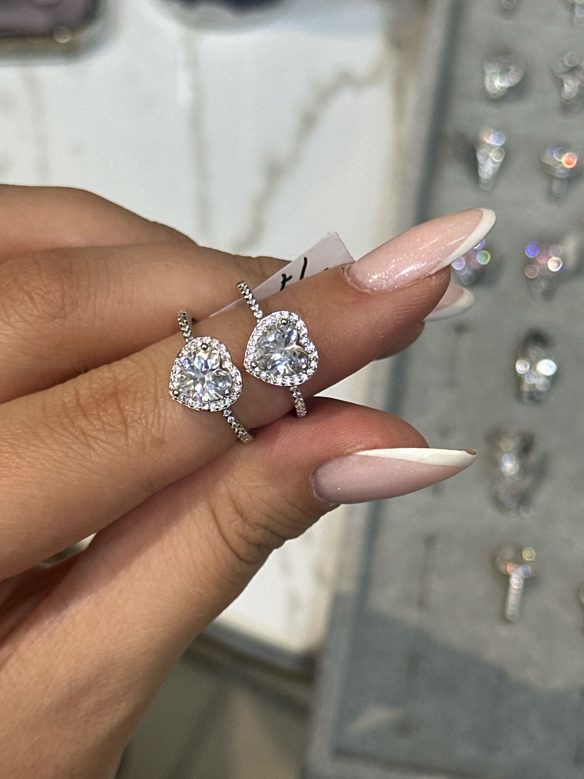 кольцо сердечко белый р17