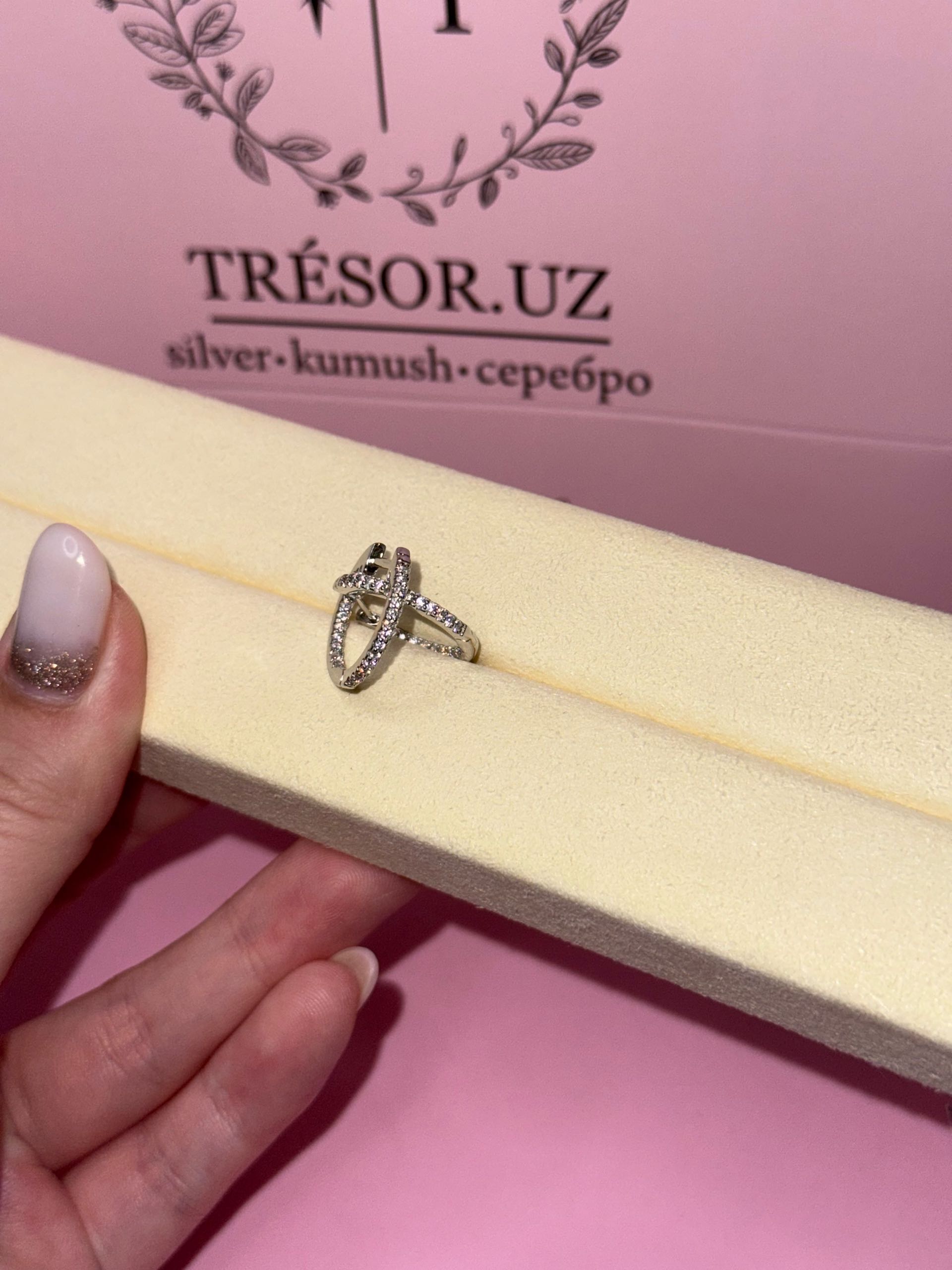 серьги кольца средние,  с камушками