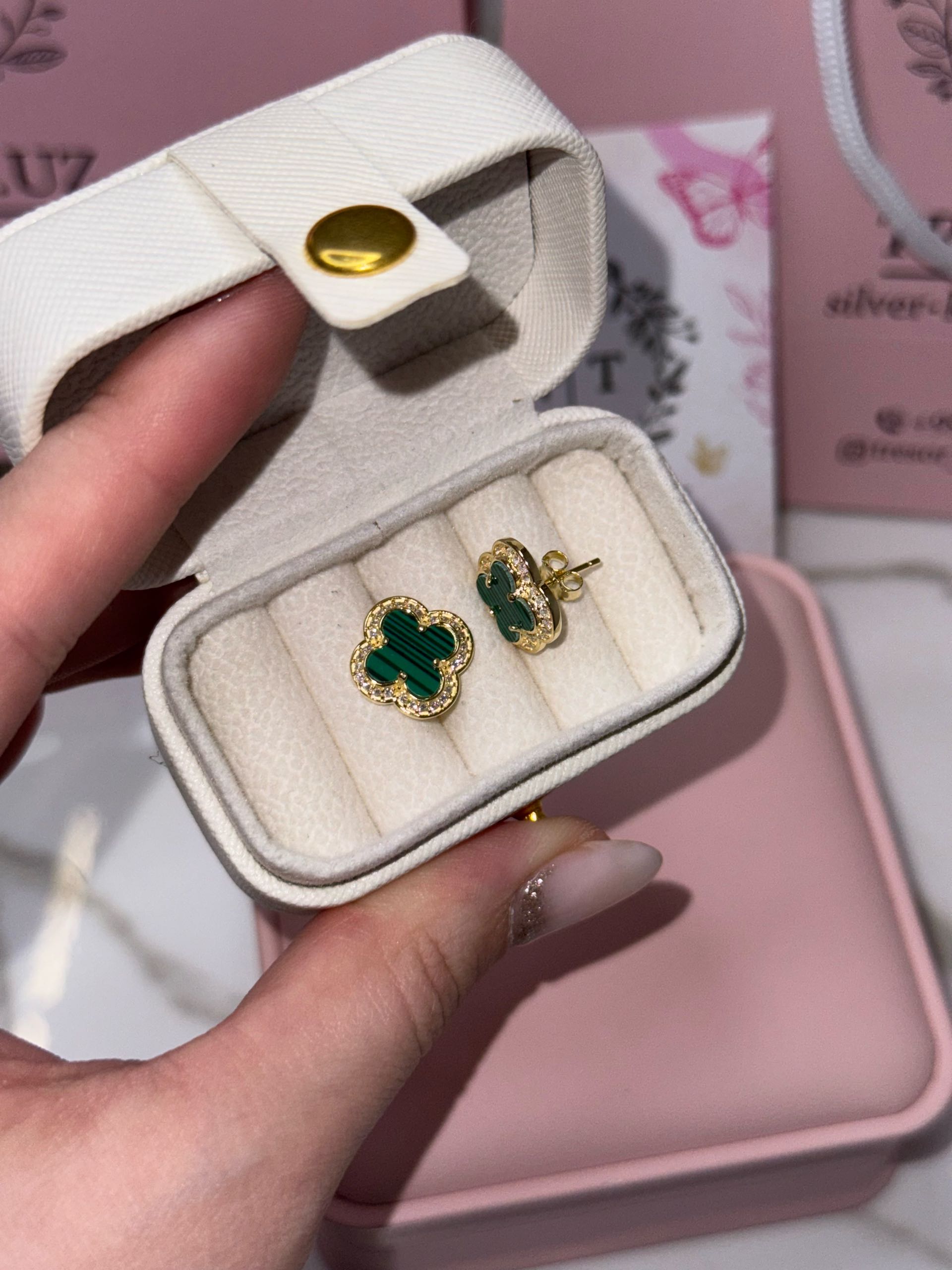 серьги ванклиф золотые с красным, зеленым, черным